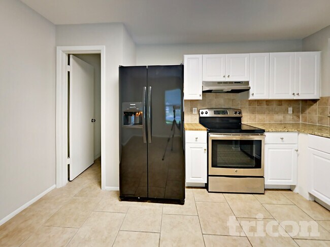 Photo - 7606 Chatsworth