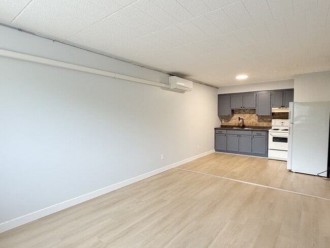 Photo - 360 Tecumseh Rd W Unit 205