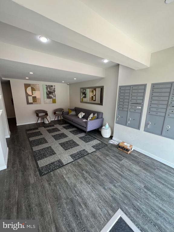 Building Photo - 4217 Chestnut St Unit 301