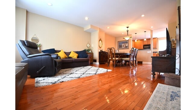 Photo - 8018 Chelwynde Ave