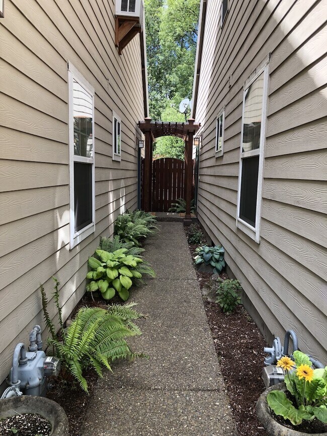 Photo - Beautiful Townhouse in Prime Tigard Locati...