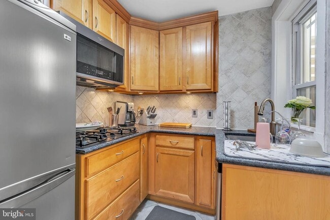 Photo - 1830 Manning St