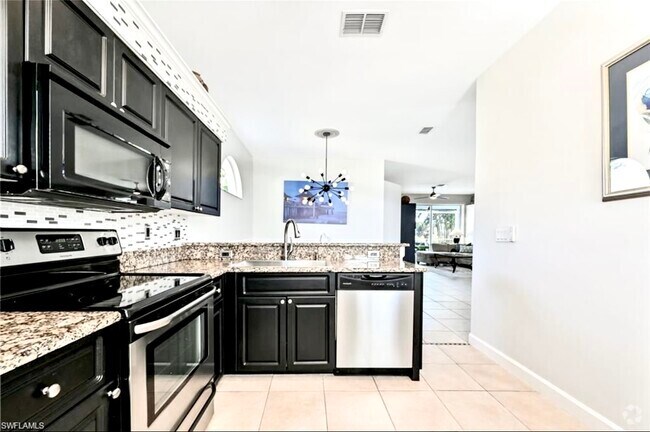 Building Photo - 912 Briarwood Blvd Rental