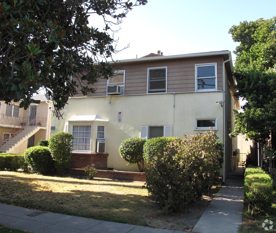 Photo - 11662-11664 Chandler Blvd