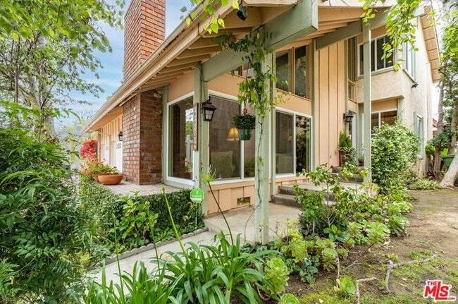 Photo - 10136 Hollow Glen Cir