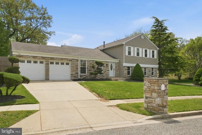 Photo - 510 Moat Way