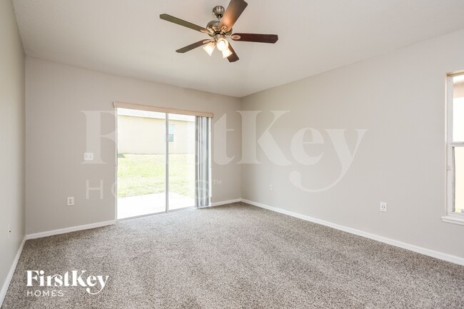 Photo - 926 Killarney Ln