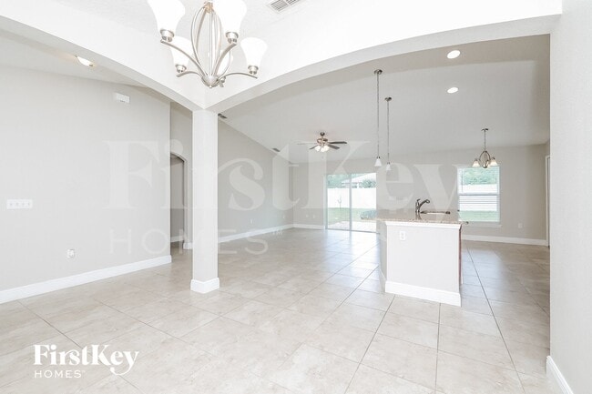 Photo - 2005 Maple Ln