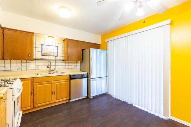 Photo - 5905 Cedardale Dr