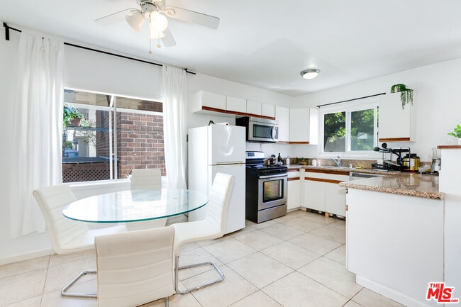 Photo - 137 Rexford Dr Unidad 1/4