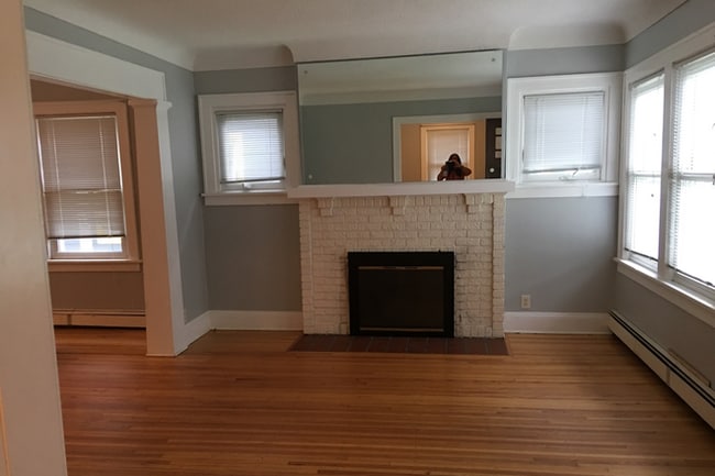 Photo - 2080 Roblyn Ave