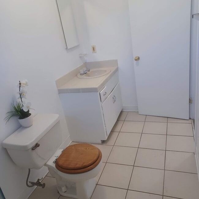 Photo - 922 Hill St