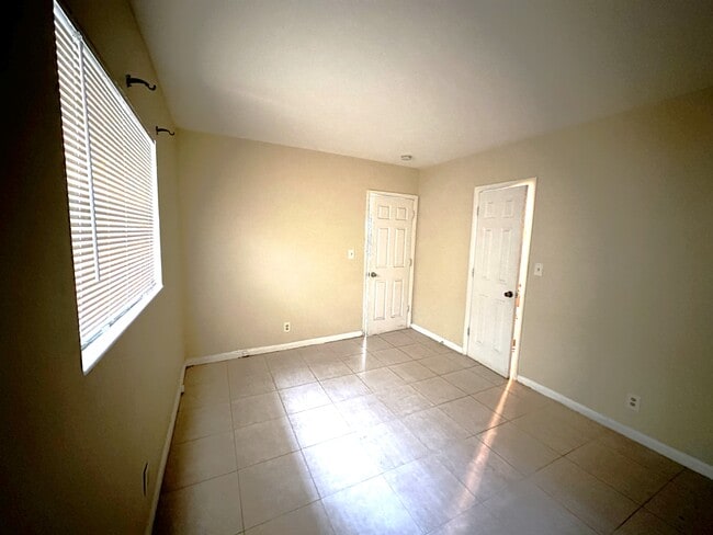 148 NW 40th Ct