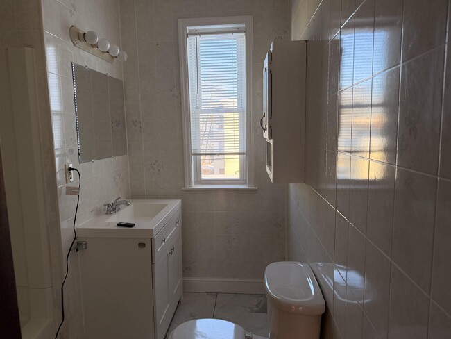 Photo - 561 Rimmon St