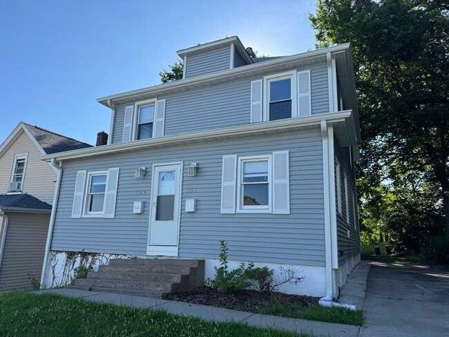 Building Photo - 149 6th St