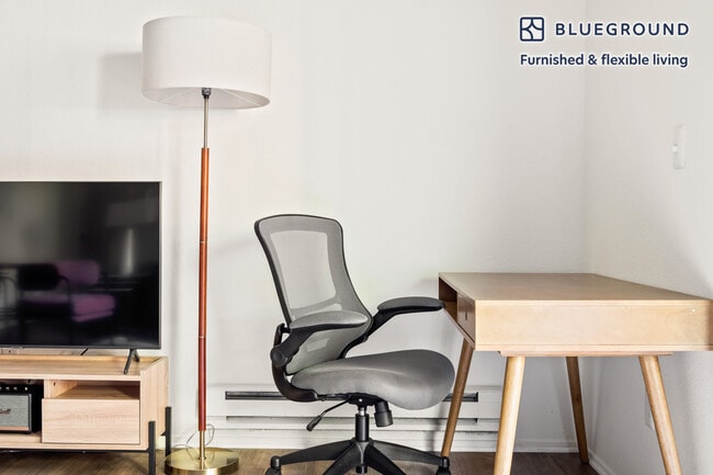 Photo - 1600 Villa St Unidad FL0-ID1084