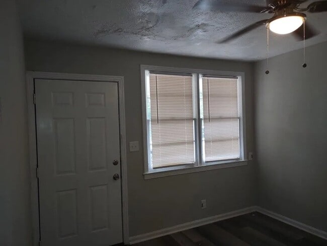 Photo - 4612 Harbin St