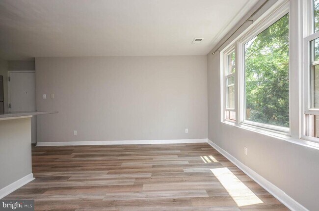 Photo - 4840 MacArthur Blvd NW Unit 404