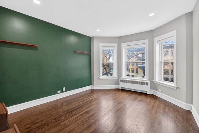 Sala de estar soleada - 5203 N Winthrop Ave Unidad 2