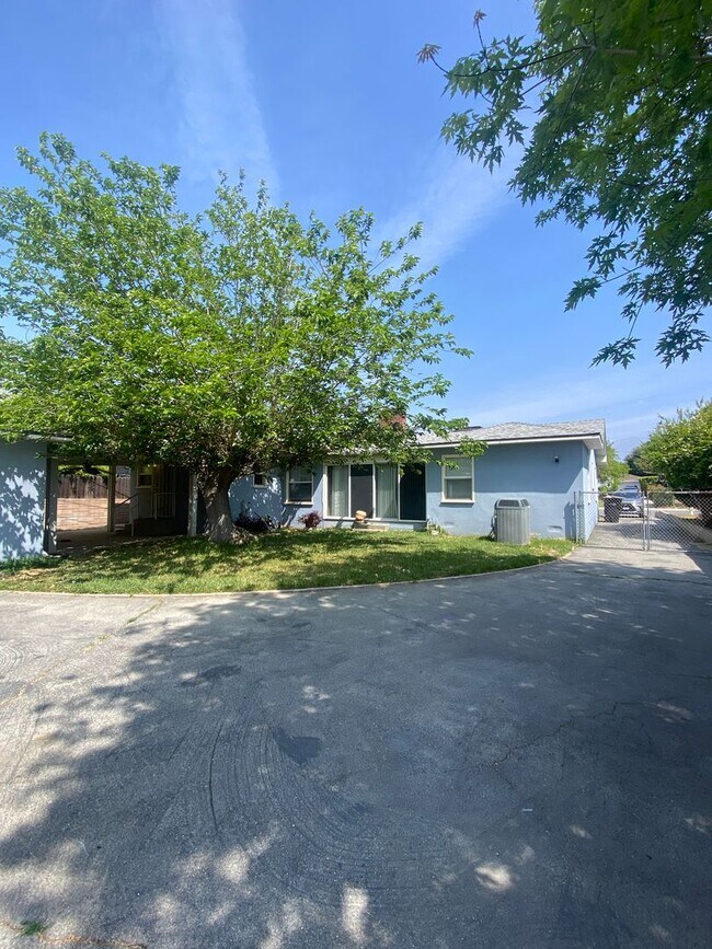 Photo - 3 Bedroom Single Story Ontario