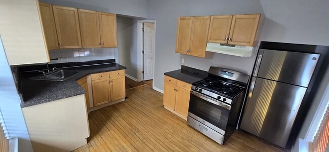 Photo - 2745 W Belmont Ave