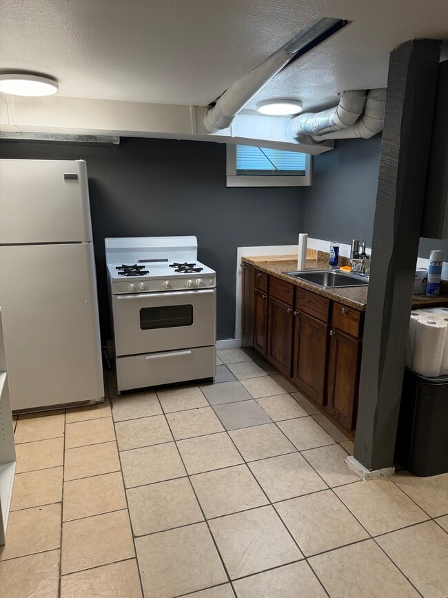 Kitchen - 1102 Range Line St
