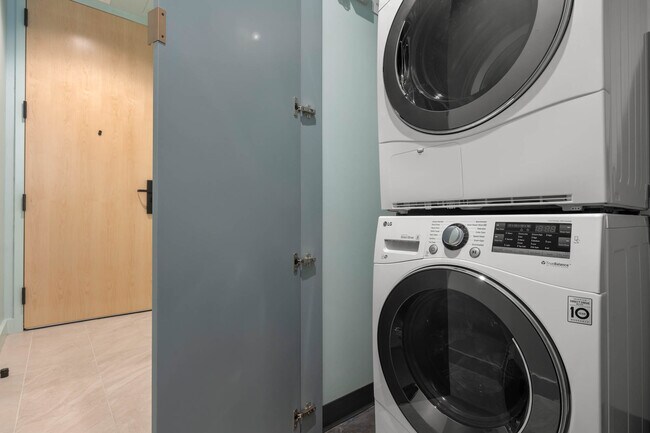 Photo - 6401 Wilshire Blvd Unit 906