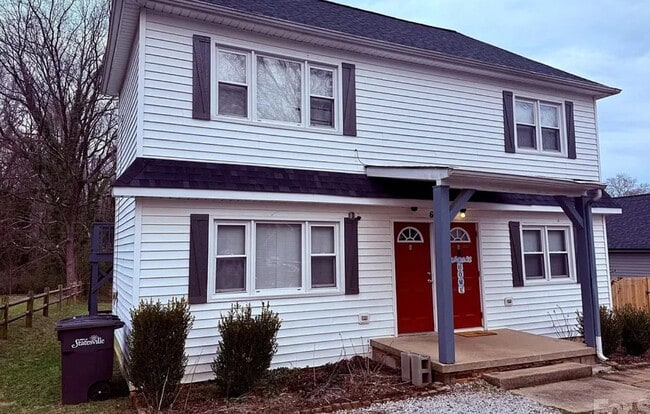 Building Photo - 612 Popal St