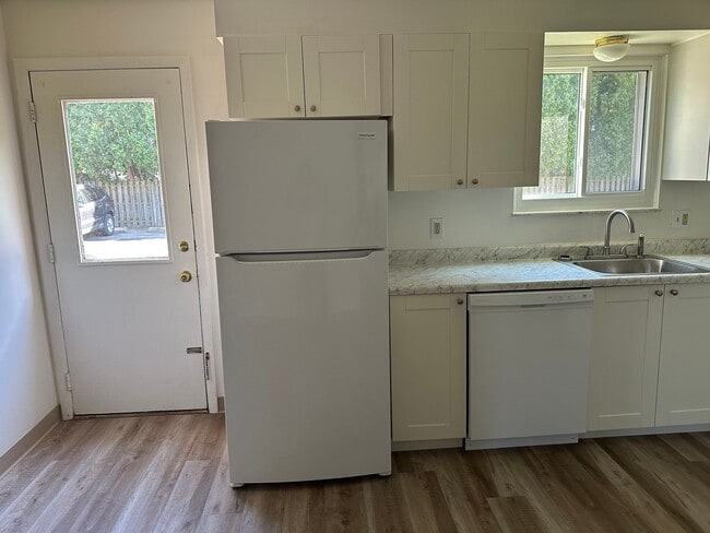 Photo - 670 Loomis Ave