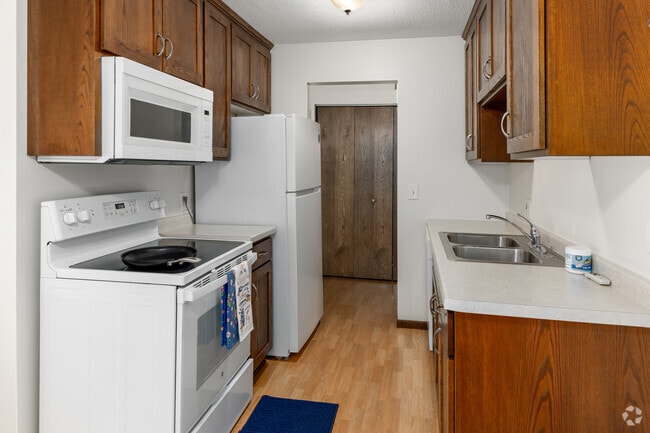 1BR, 1BA - 700SF - Kitchen