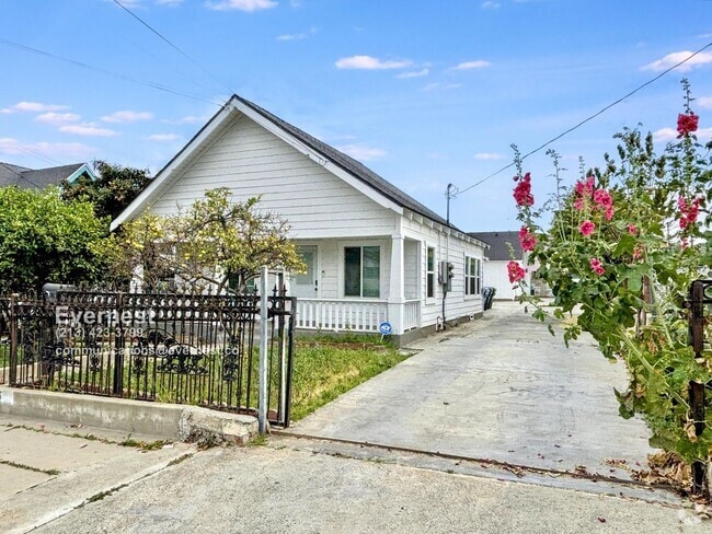 Building Photo - 3046 Guirado St Rental