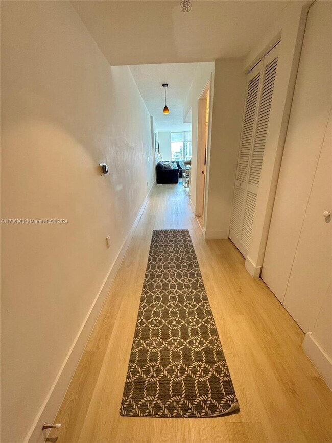 Photo - 185 SW 7th St