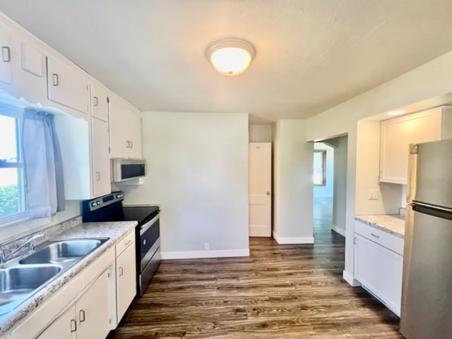 Photo - 1032 N Rapids Rd