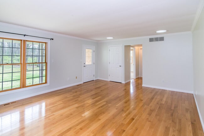 Photo - 6868 Crane Rd