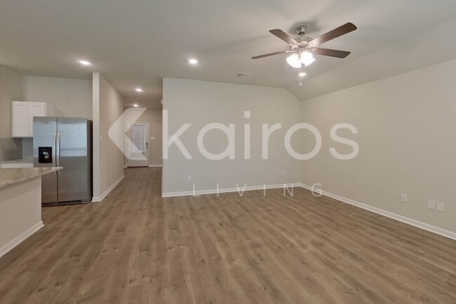 Photo - 121 Yardley Ct