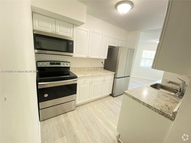 Building Photo - 1450 NE 171 St Unit 201B Rental