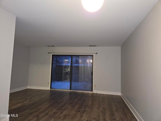 Photo - 93 Ridgewood Terrace