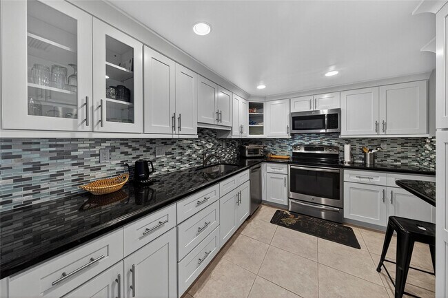 Building Photo - 531 N Ocean Blvd Unit 1906