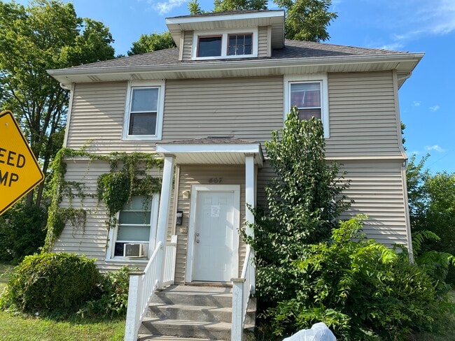 Building Photo - 407 E South St