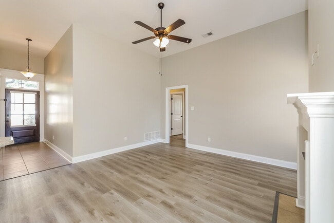 Photo - 3075 Wren St