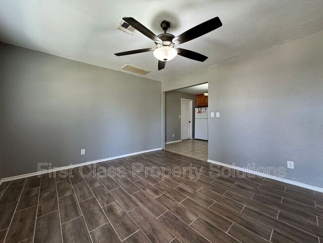 Photo - 704 N Gale Ave