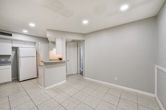 Photo - 10811 Richmond Ave Unidad 65