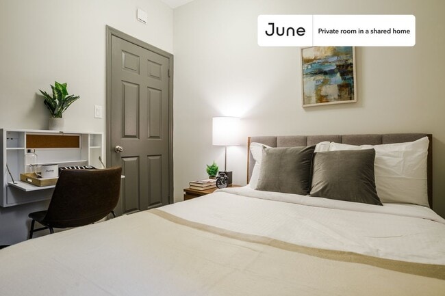 Room in Shared 3 bed/1 bath home in Hell's Kitchen