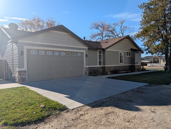 Photo - 400 S Curtis Rd