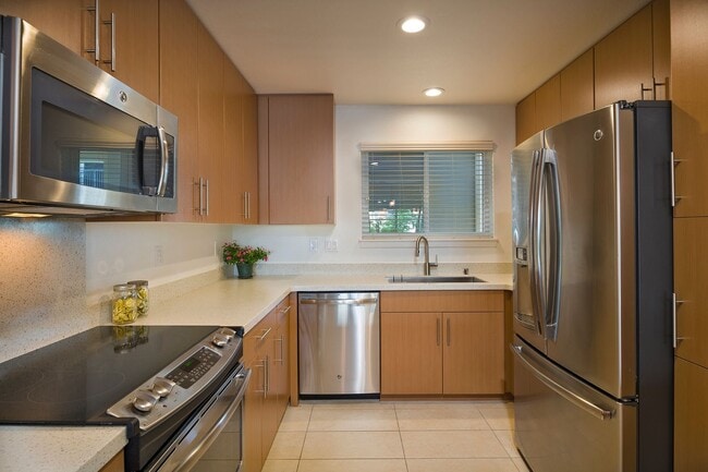 Photo - 2 bedroom 2 bath with 2 covered parking Kailua