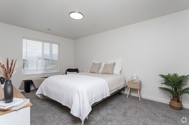 2BR, 2BA - 1,143SF