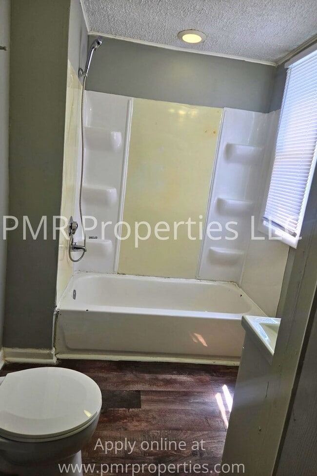 Photo - 321 Voorhis St