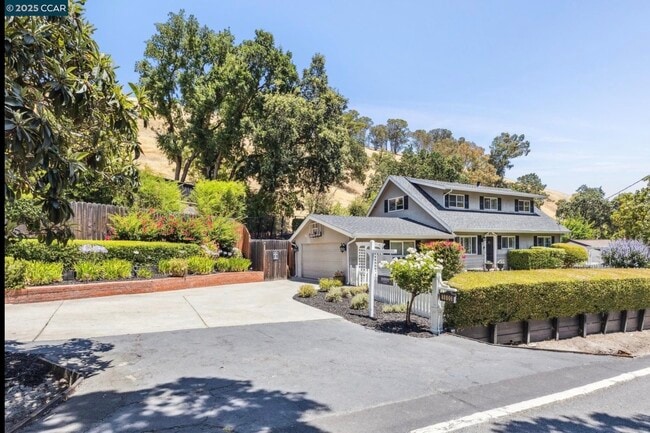 Photo - 1600 Springbrook Rd