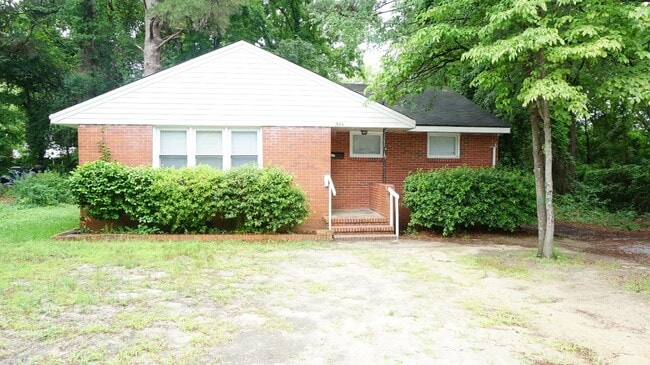 Building Photo - 2064 Seneca Dr