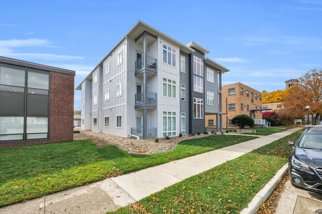 Building Photo - 305 W Clark St Rental